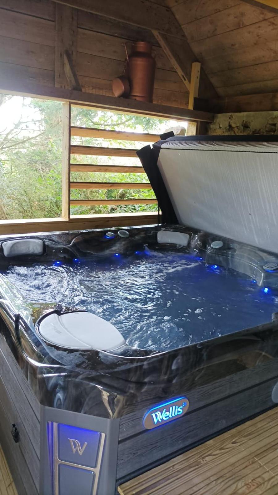 Les Pampas Les Jardins De Kerellec 20min De La 2 A 4 Personnes Jacuzzi Et Terrasse Holiday home Plouvorn